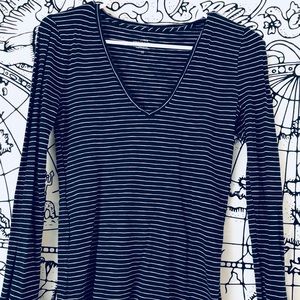 J. Crew Vintage Cotton XS Long Sleeve V neck